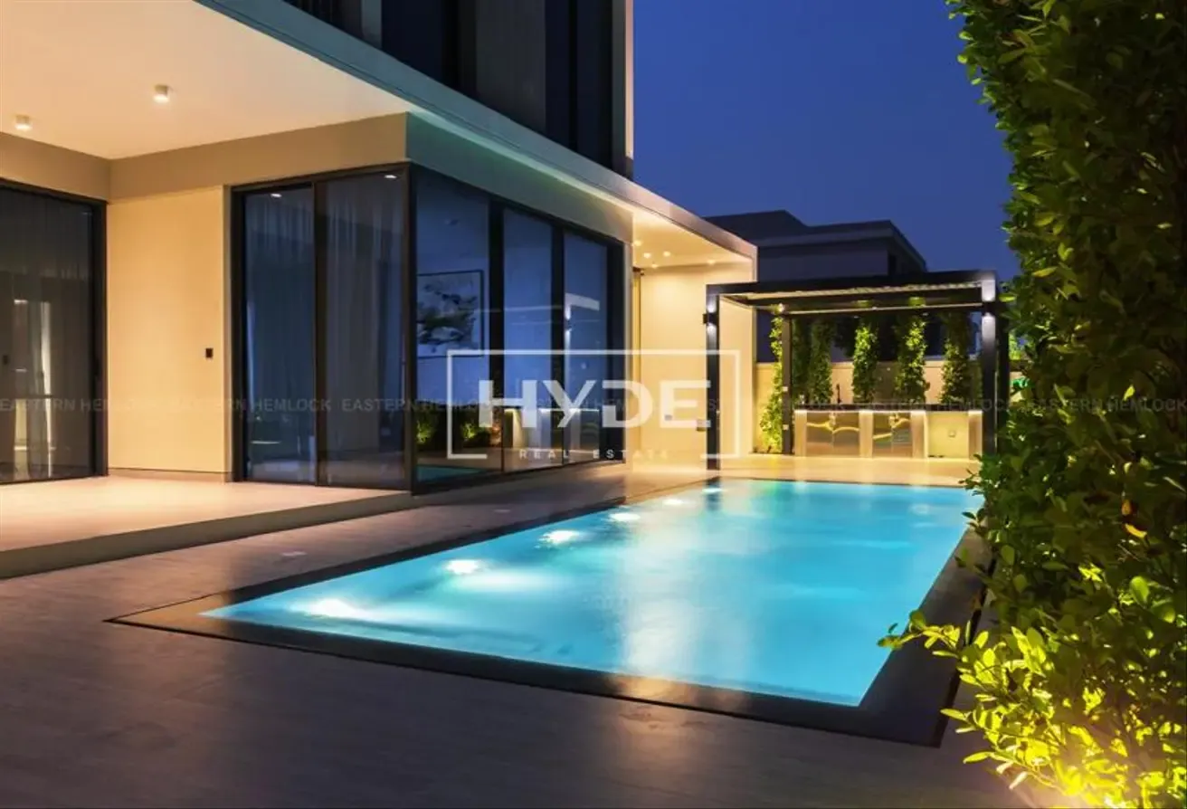 Exclusive| 5 Bedroom Large |Park Backing