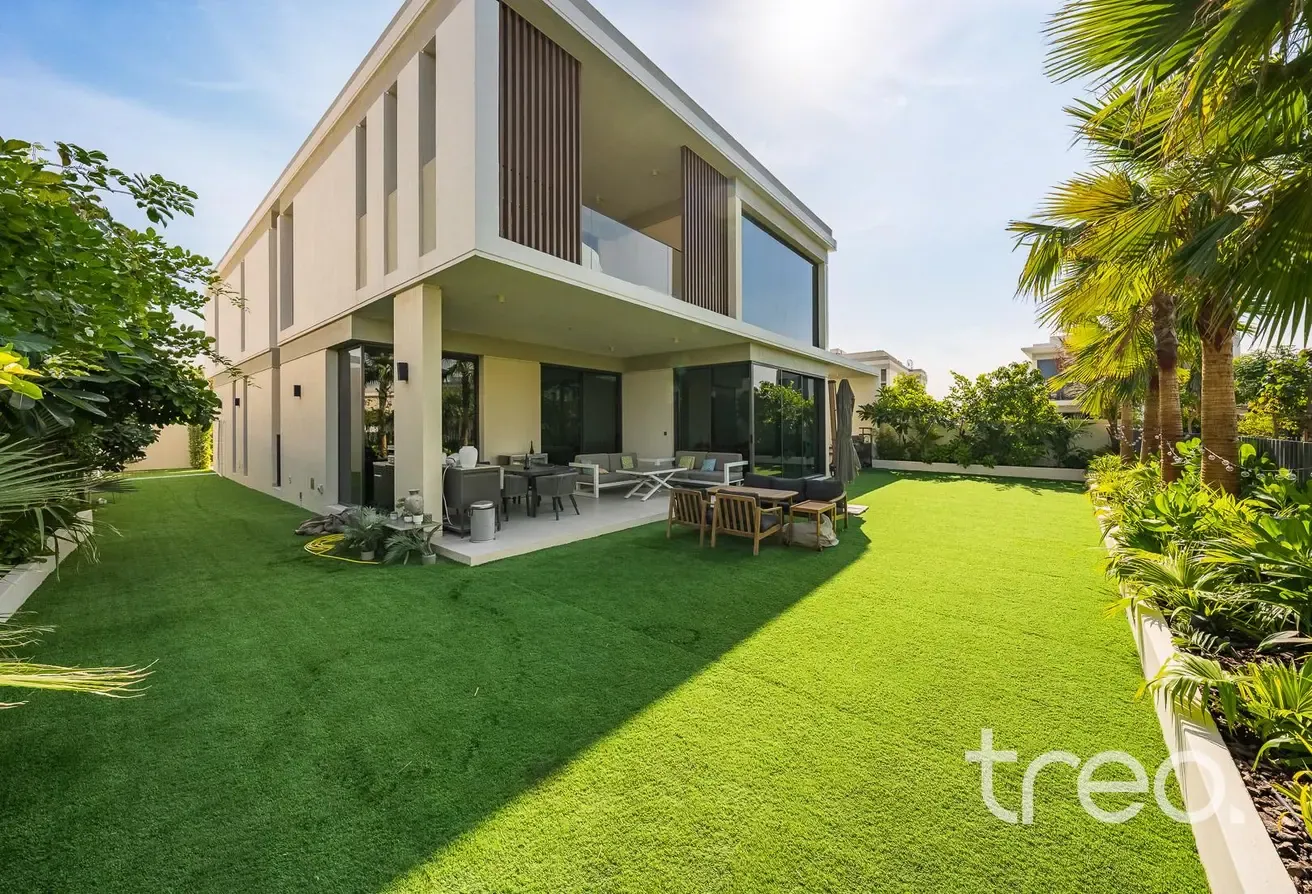 Pool View | 5 Bed Large | Large Corner Plot