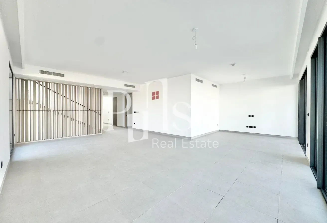 Exclusive 5BR Garden Suite | Large Corner Plot