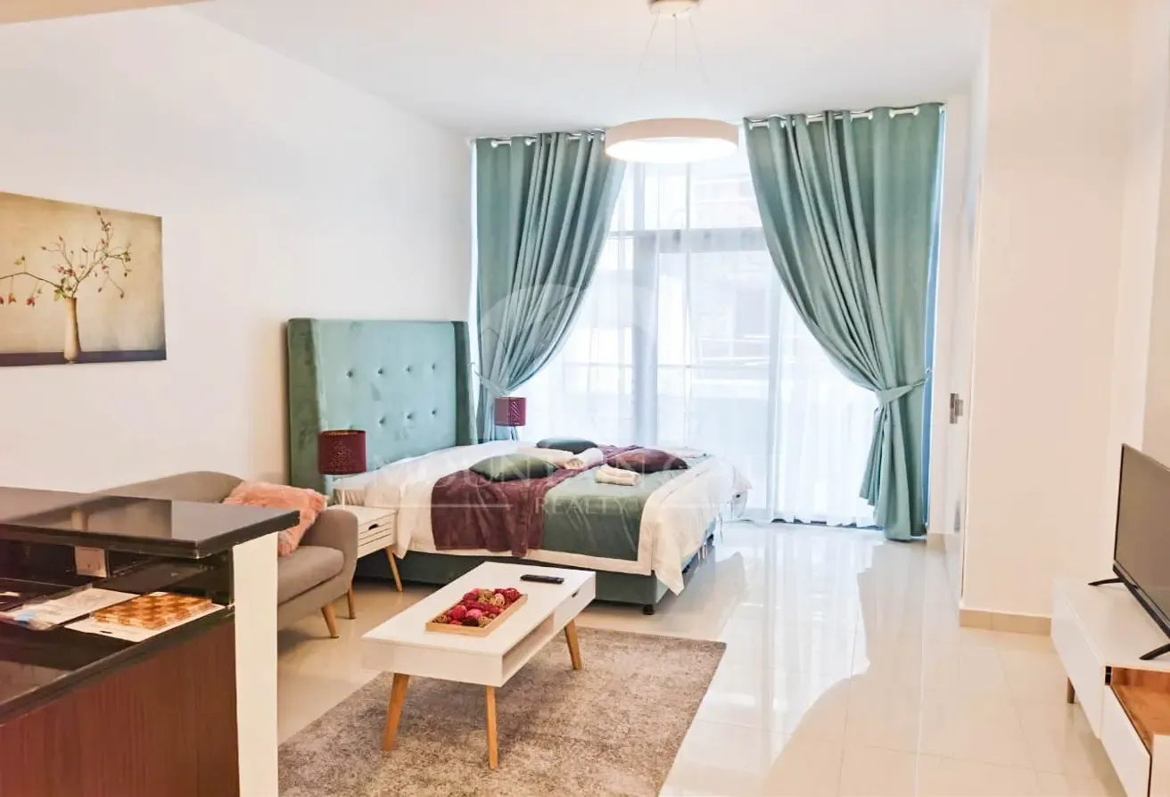 Next to Bus Stop Ready to Move in Fully Furnished