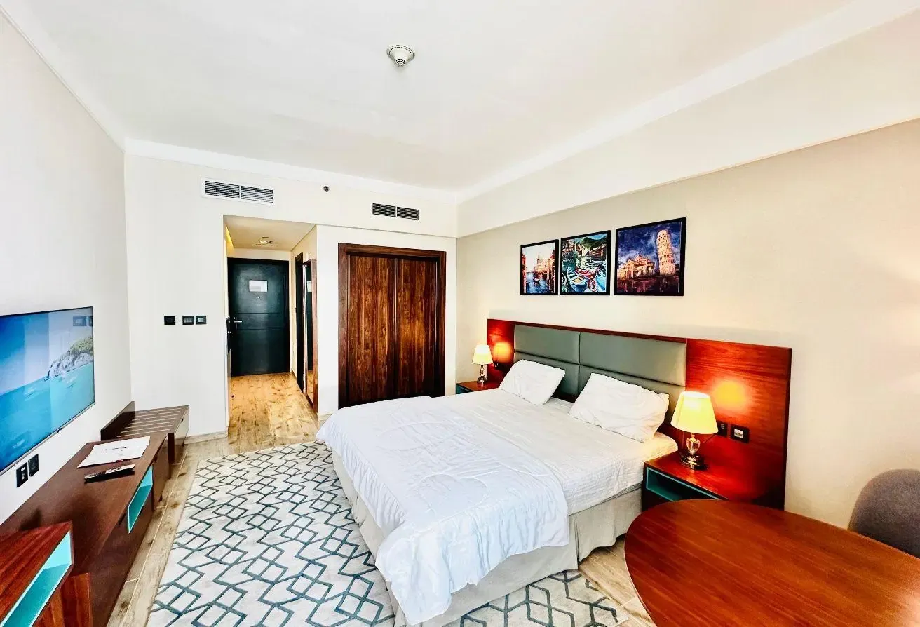 Fully Furnished / Studio / CLOSE TO CIRCLE MALL
