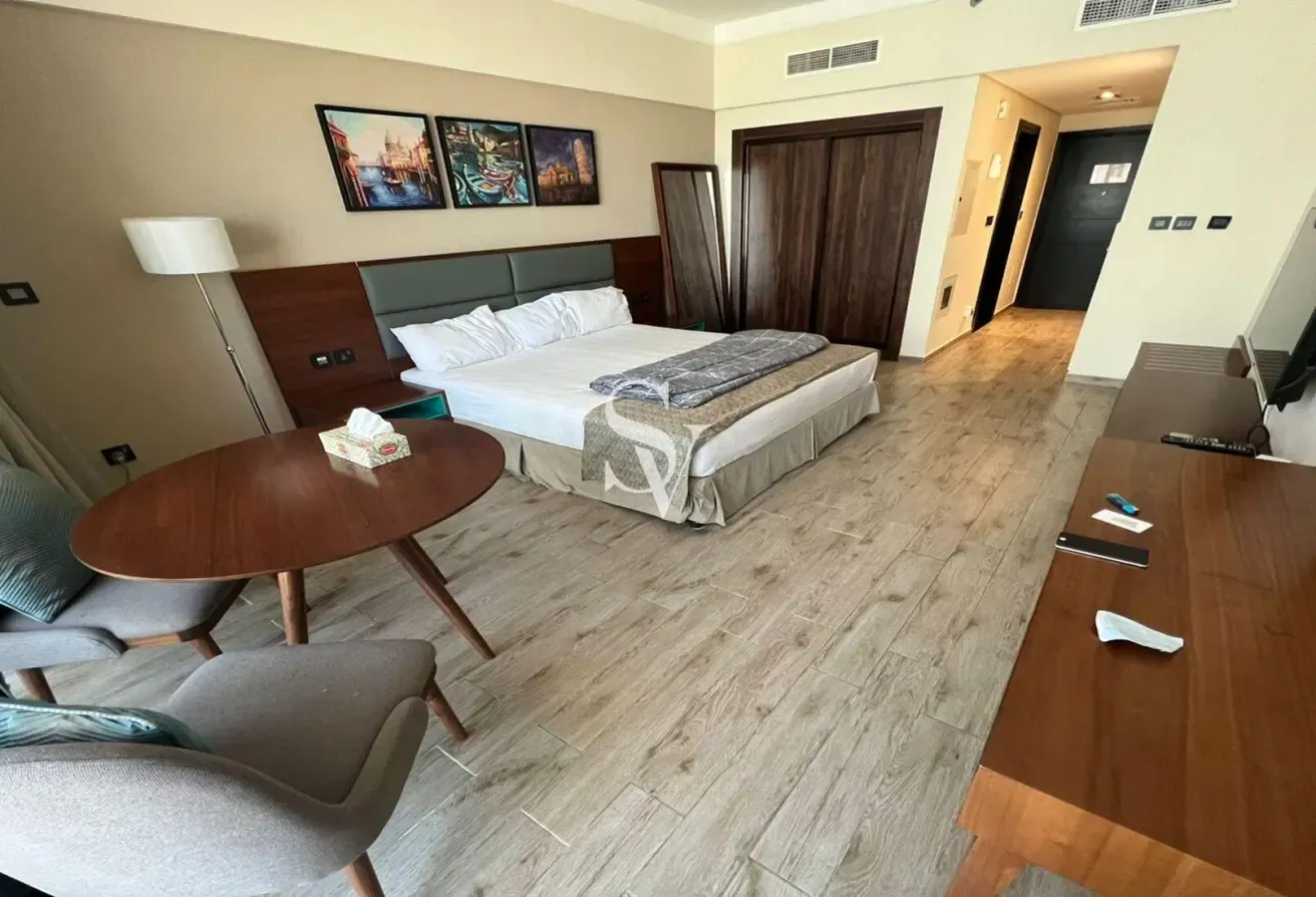 Furnished | Near Mall | 12 cheqs | Near Exit