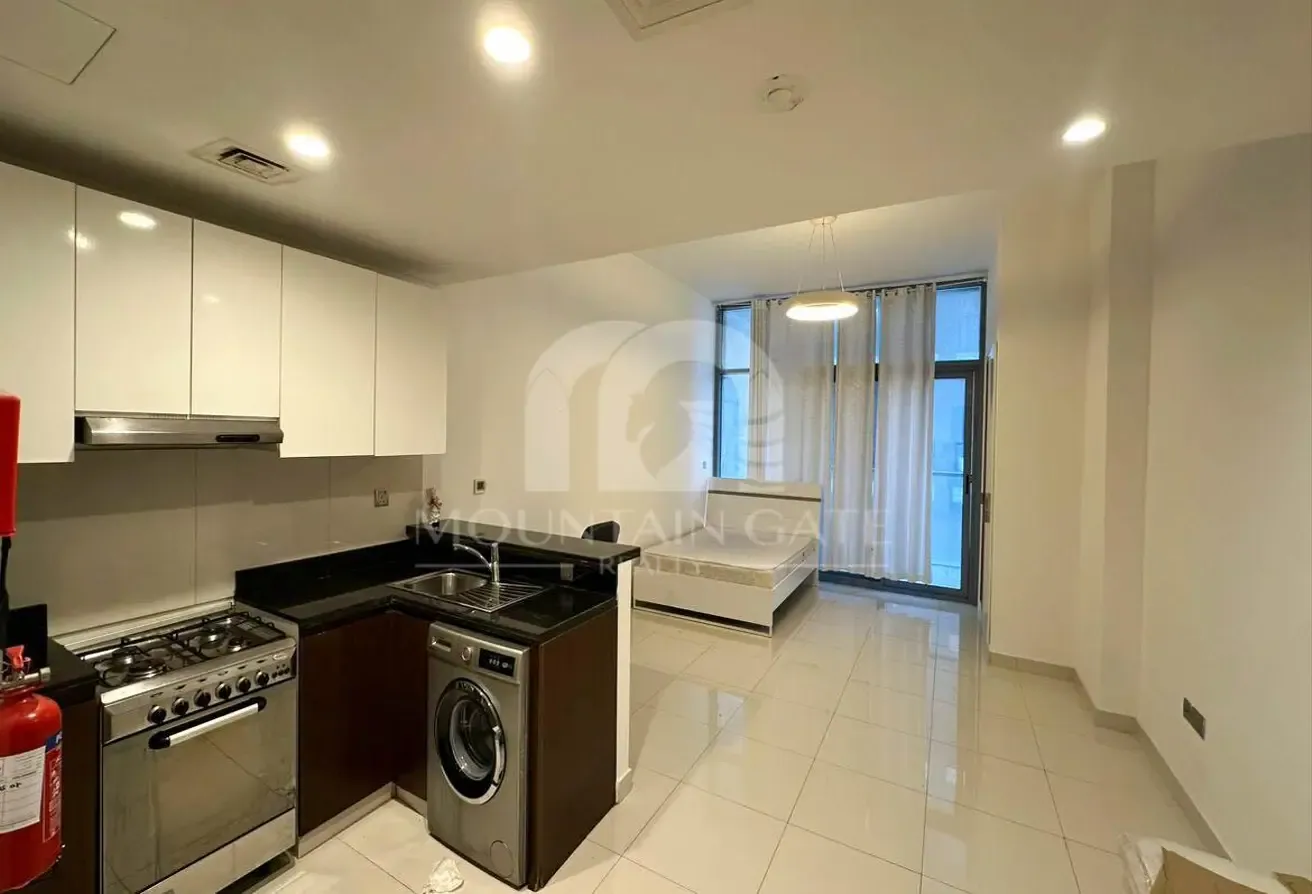 Next to Bus Stop Ready to Move in Fully Furnished