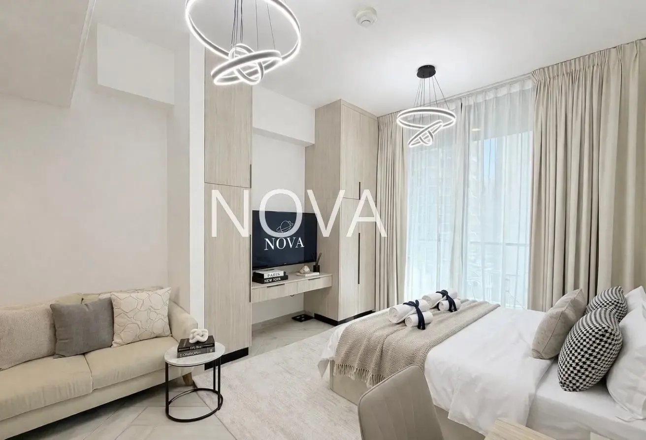 Bills included ! Serviced Studio with Balcony