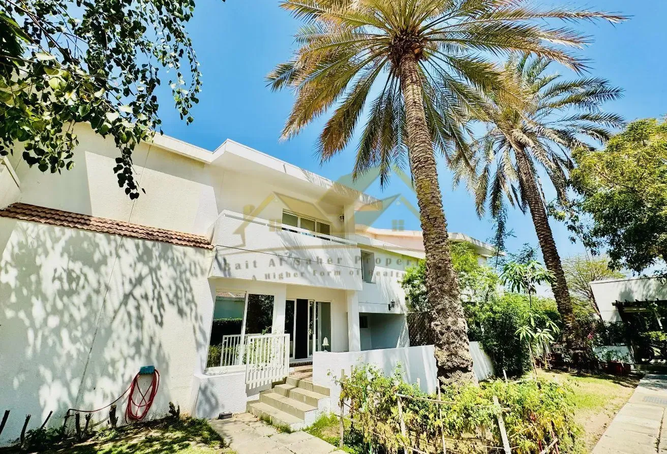 Gorgeous 4 BR Villa in Al Garhoud | 3 Parking