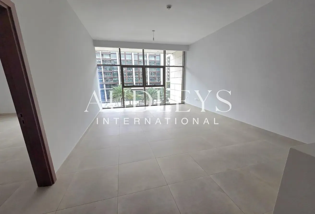 Largest 1 Bedroom | Boulevard View | No balcony