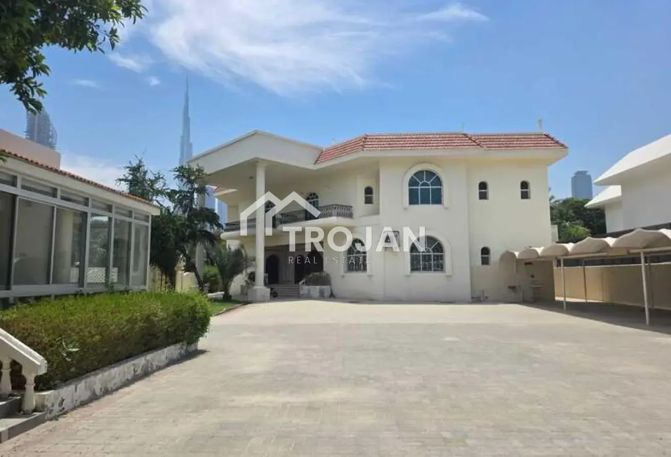 Spacious Villa | Huge Plot | Prime Location