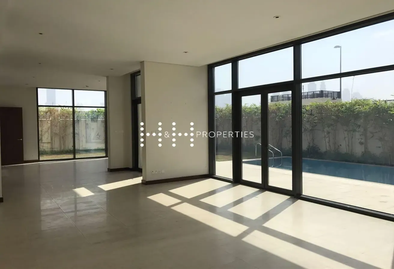 4BR Villa with Maids room and Pool in Al Wasl
