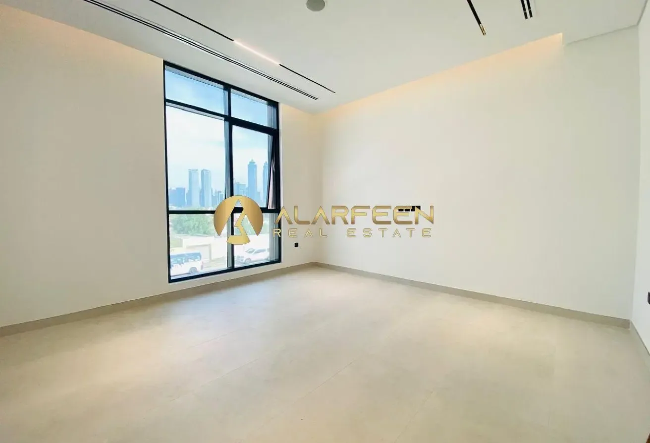 5BR+Maidroom | Spacious Villa | Burj khalifa View
