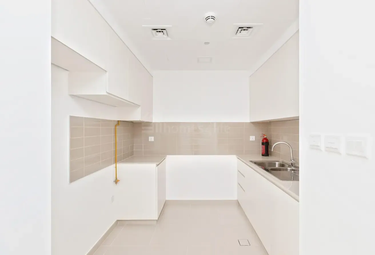 Pool View | Mid Floor | Vacant End of July