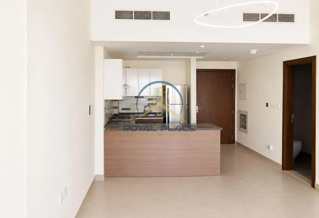 1BHK| Vacant | spacious | close to metro