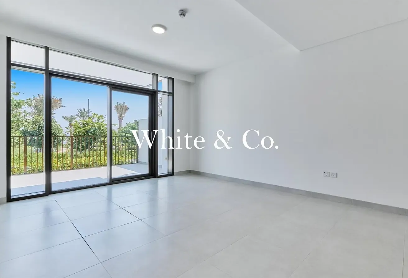 Luxurious | Waterfront | Spacious 2 Bed
