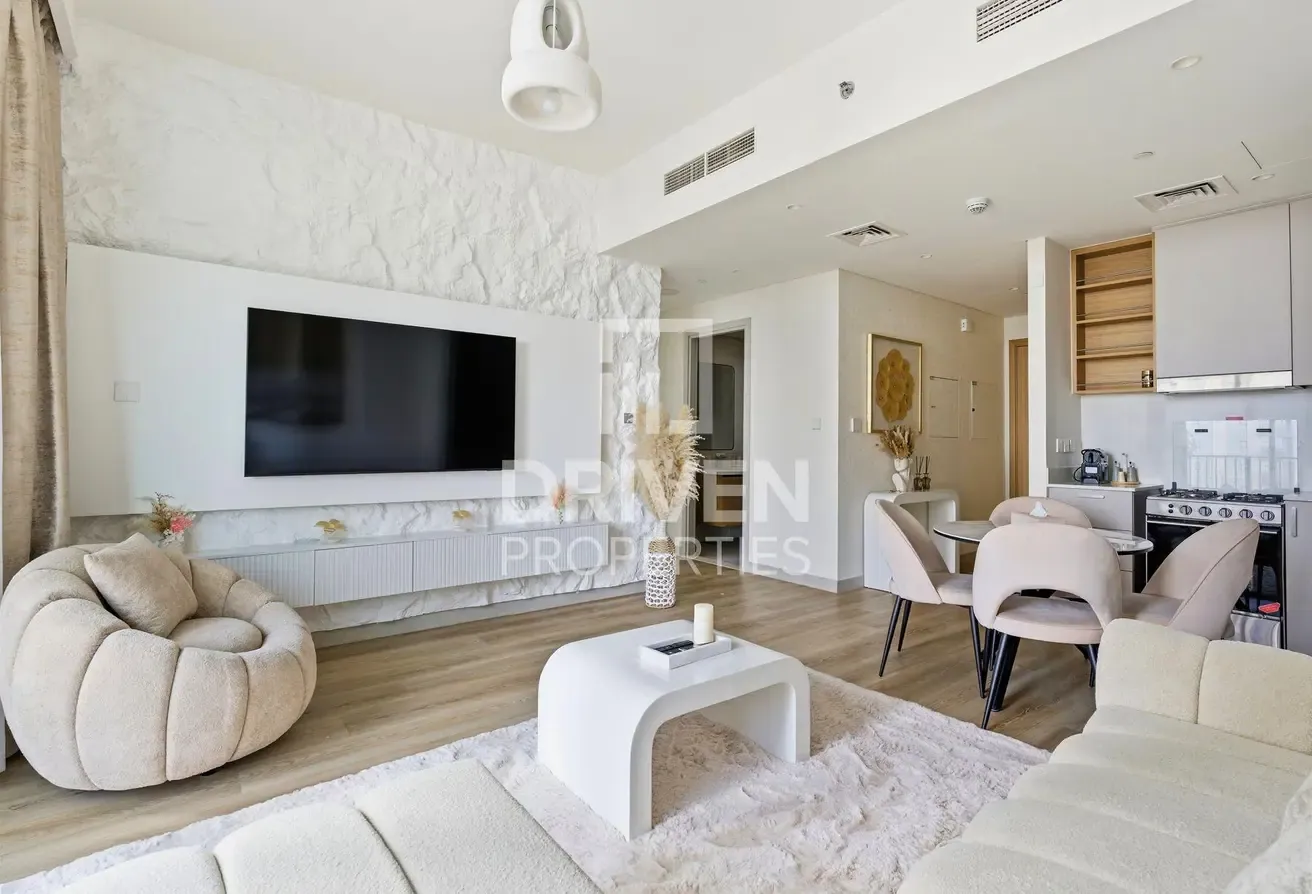 Exclusive | Furnished and Upgraded | Burj Views