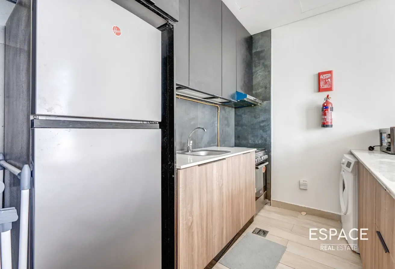 Fully furnished | High floor | Vacant