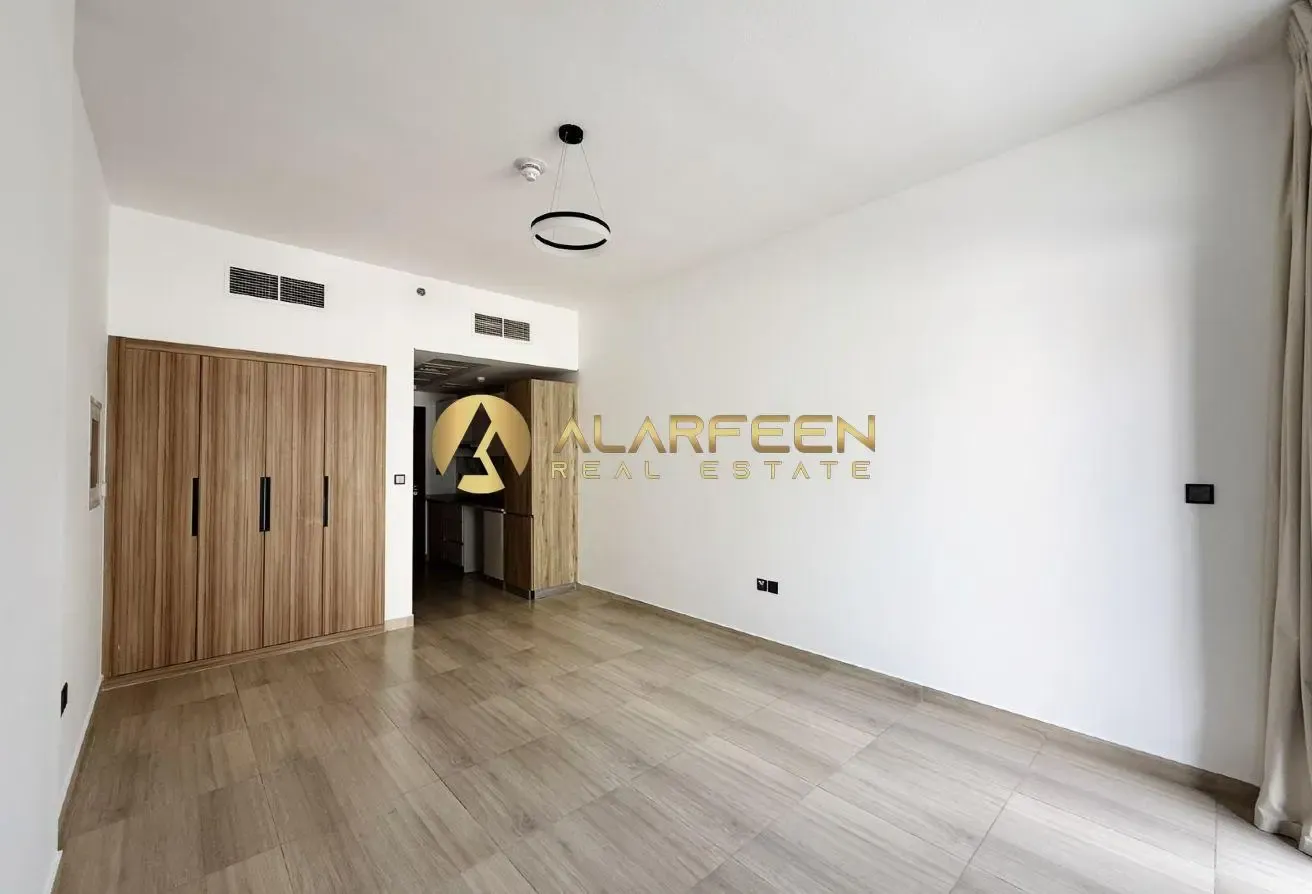 Spacious Studio | Elegant Living | Vacant