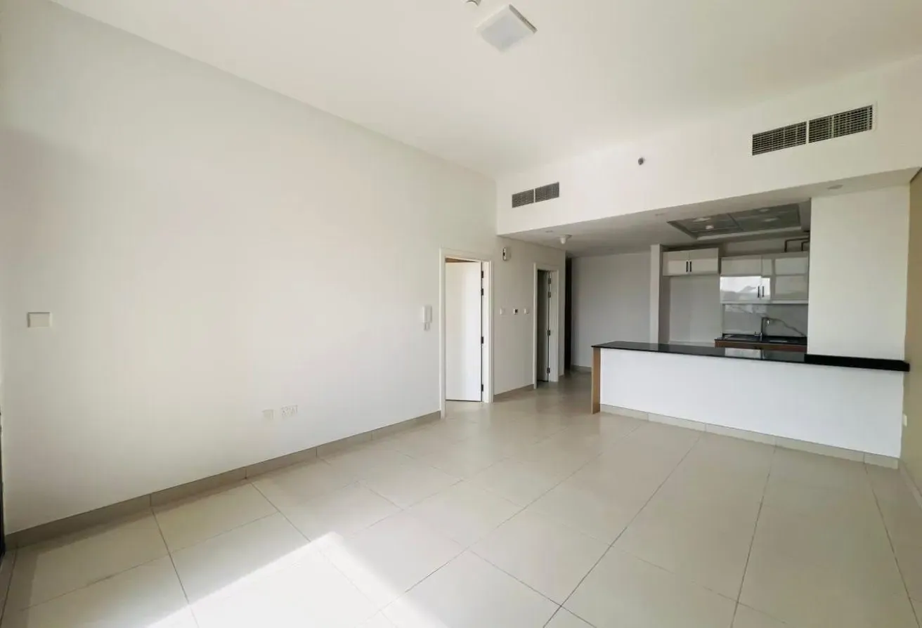 Modern 1 Bedroom Apartment | Semi-Open Kitchen
