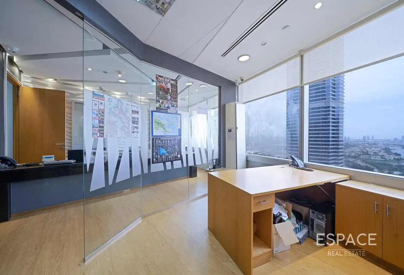 Fully Fitted| Grade A |Internal Washroom