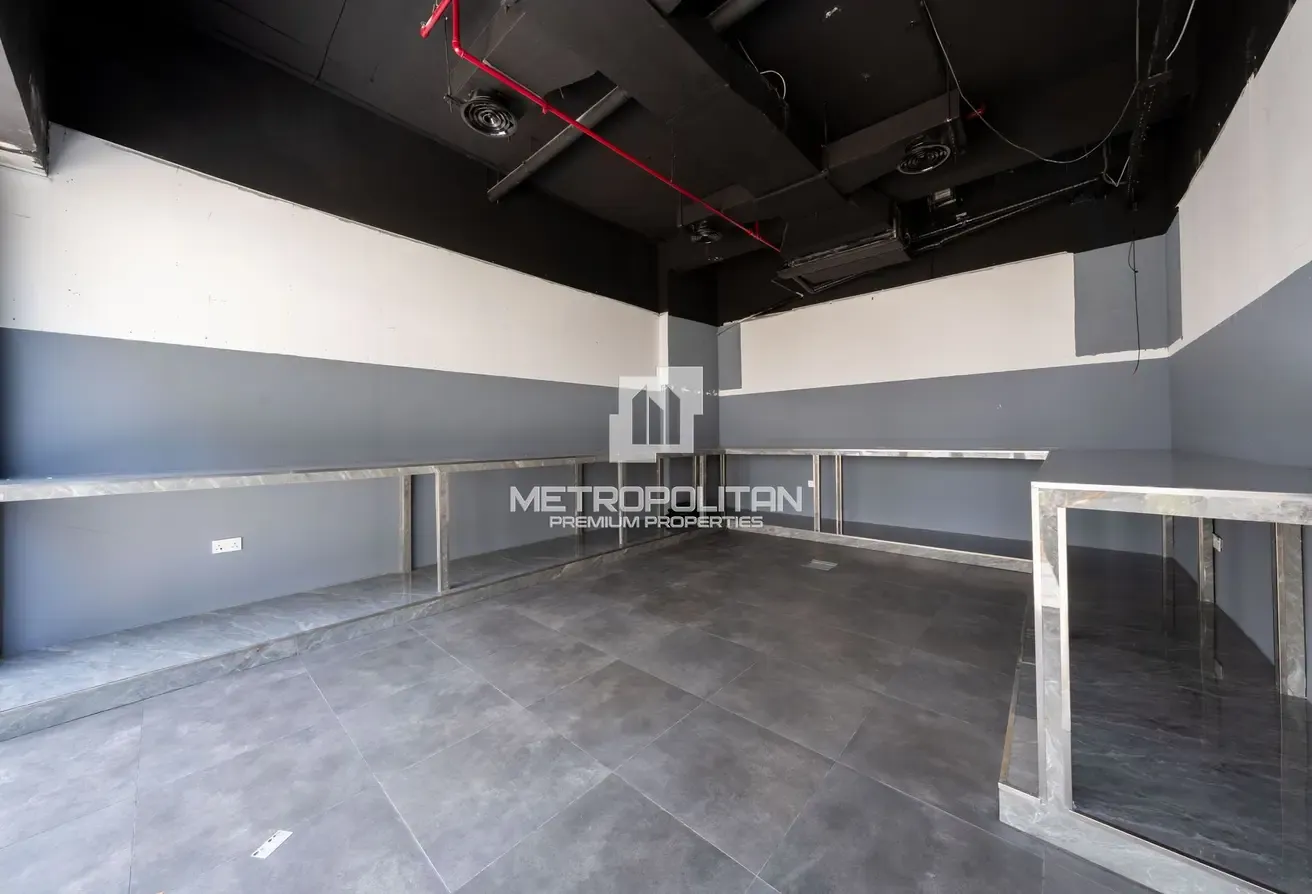 Fully Fitted Retail Shop | Lagoon View | Vacant