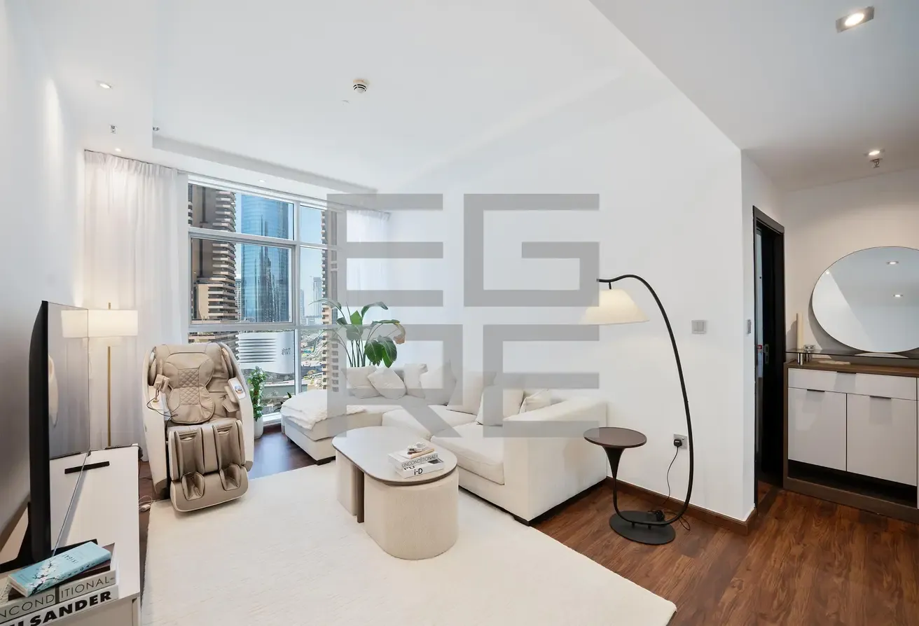 Spacious 1 Bed | Elegant Living | Balcony