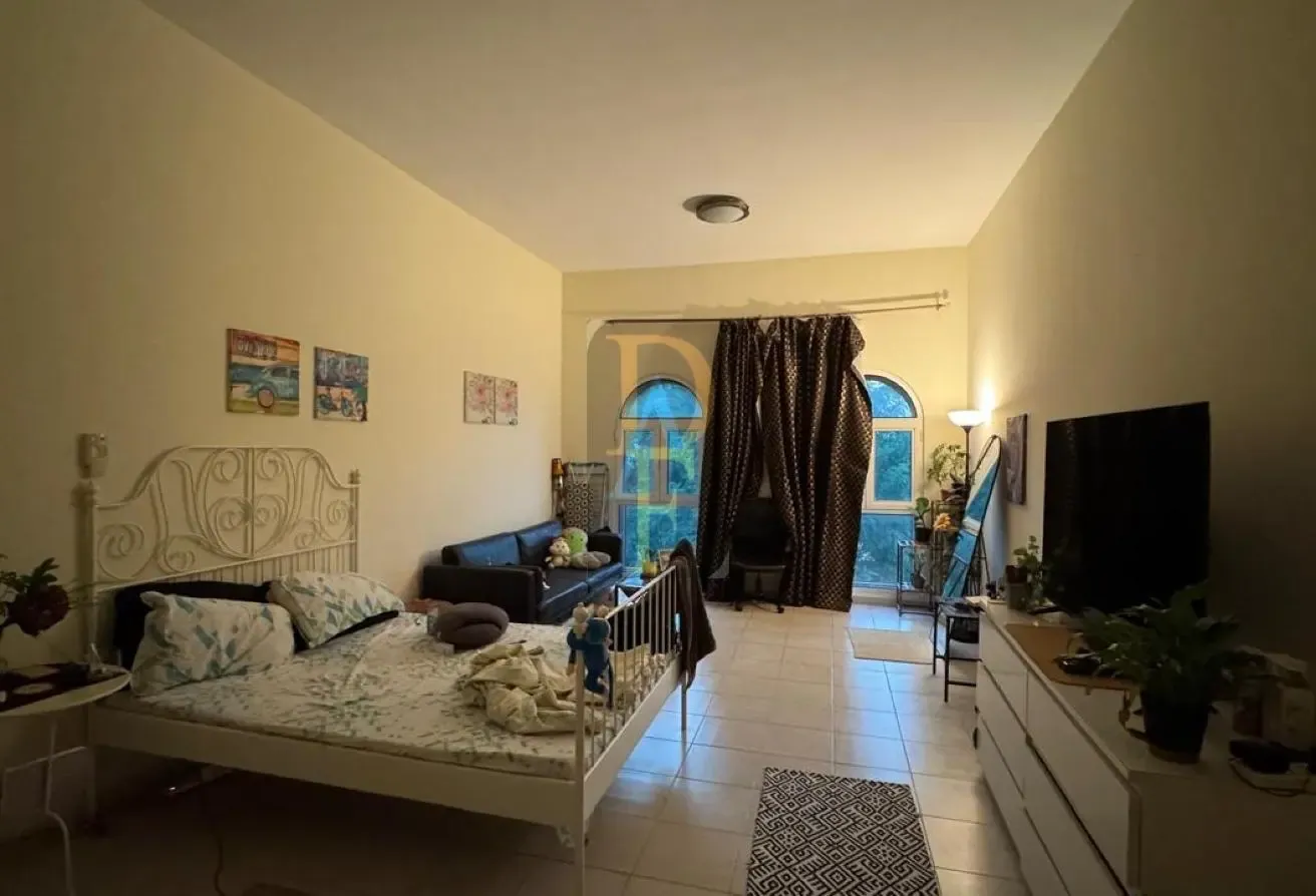 NEAR METRO, WELL MAINTAINED, STUDIO FLAT, PARKING,