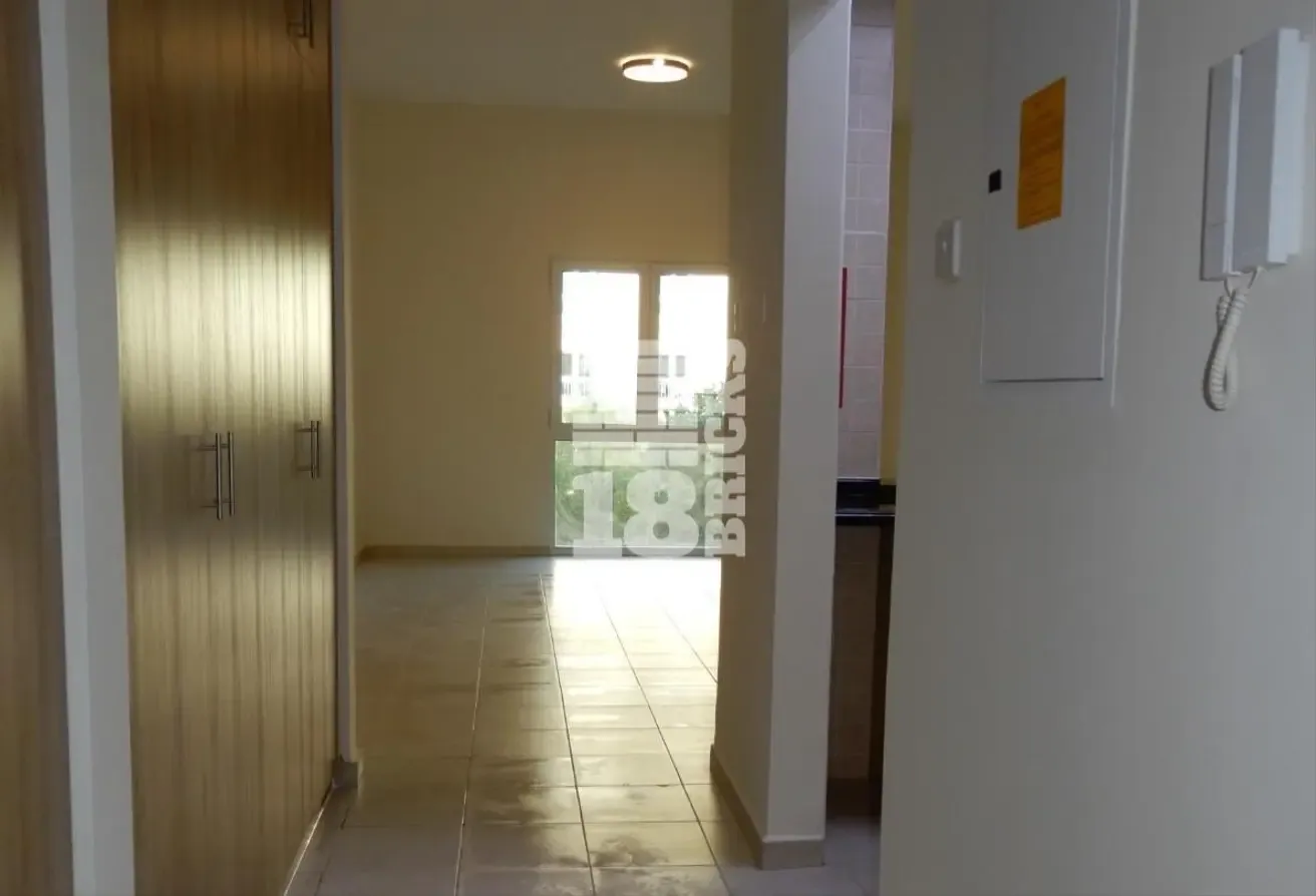 Upgraded | Close to metro | Vacant