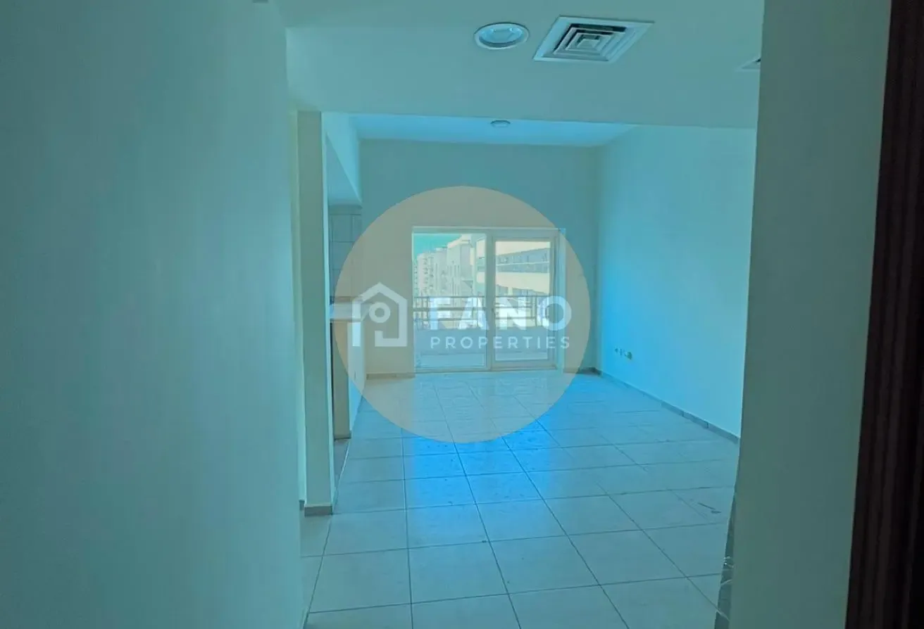 Comfortable City Living-Spacious and with balcony