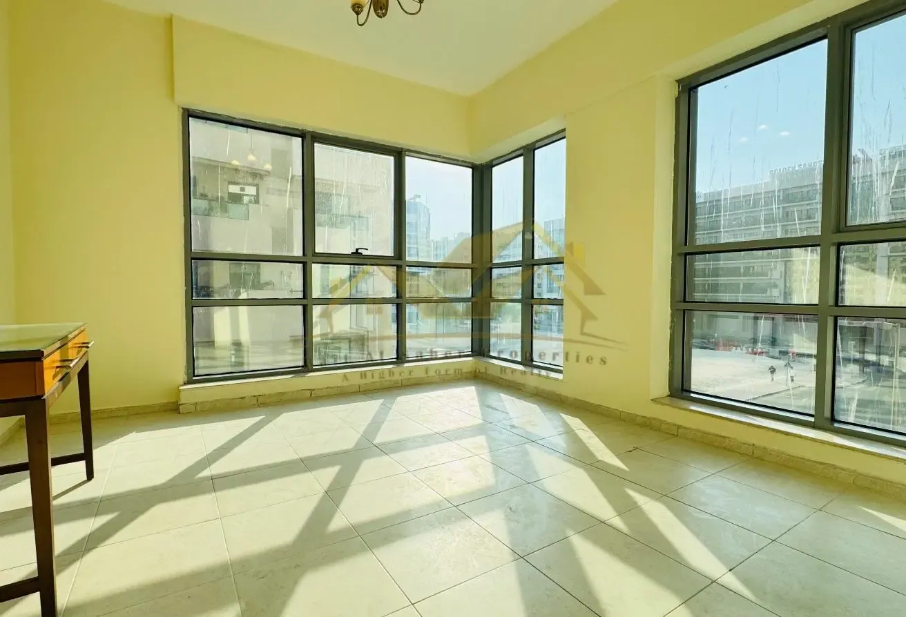 Corner Unit || 2-Bedroom Quiet Living | Balcony