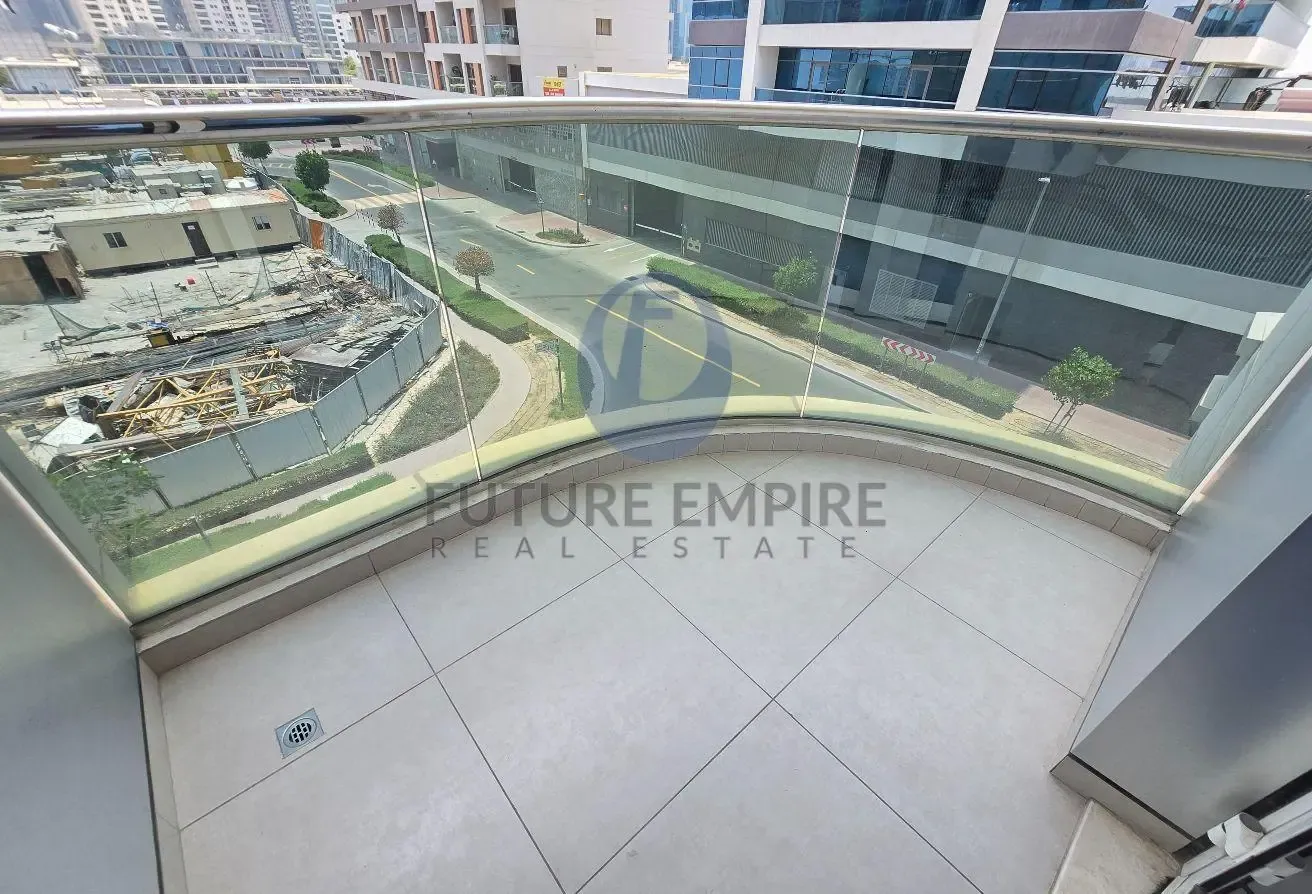 Prime 1 Bedroom With Two Balconies Road Facing