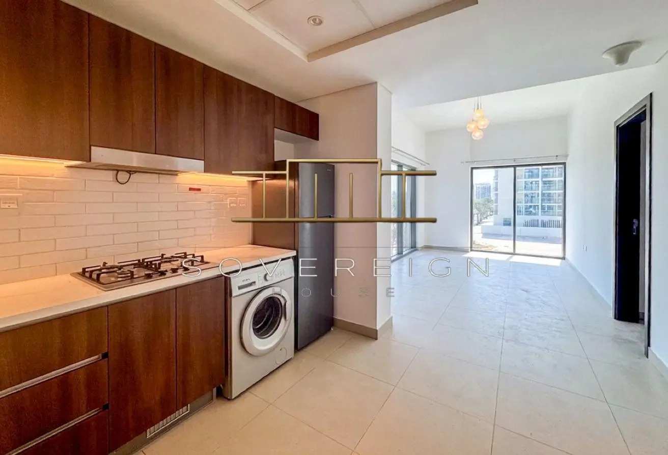 Chiller Free | Open Views | Near Bus Stop