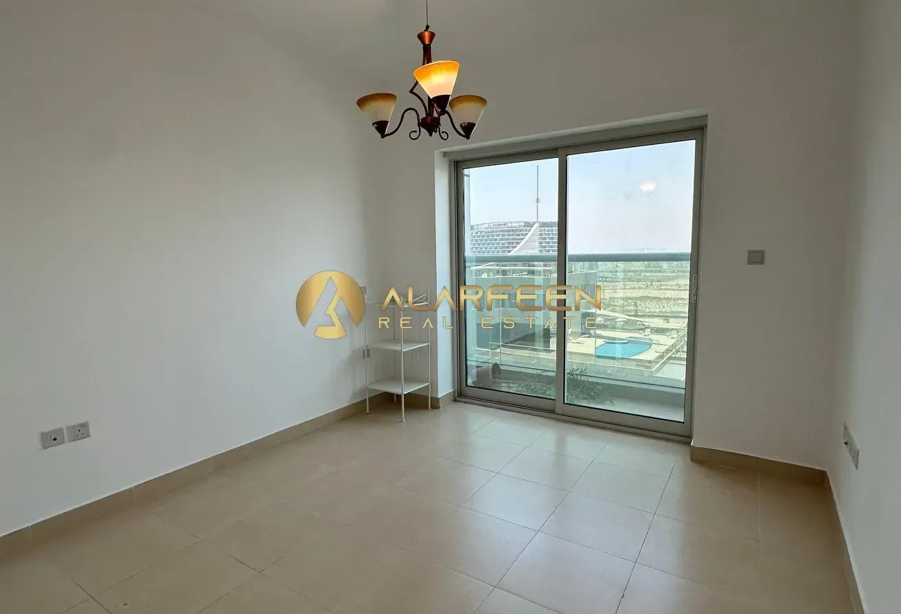 Spacious Layout | Modern Interiors | Chiller Free