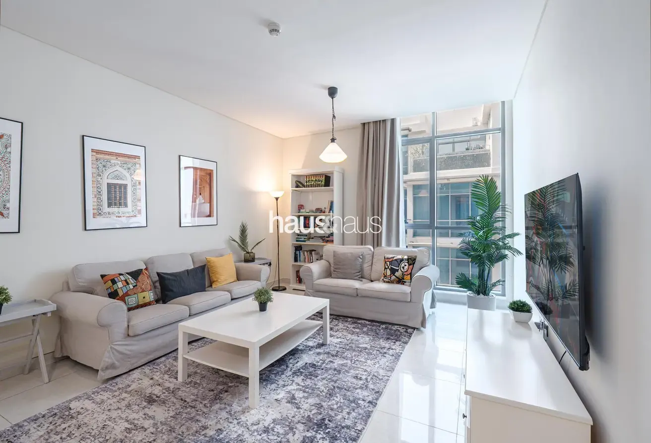 Chic and Cosy | Next to Park | Near Racecourse
