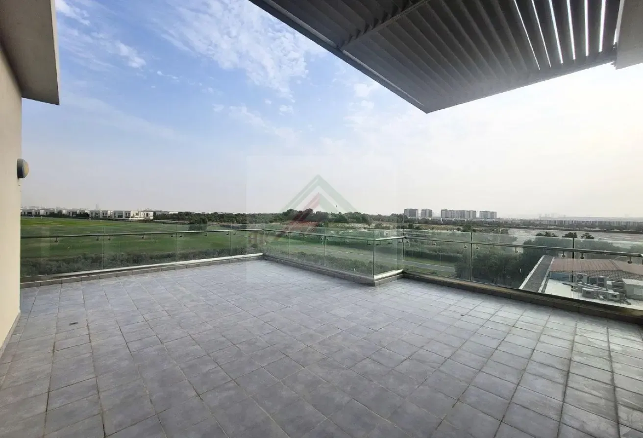 PENTHOUSE WITH MAJLIS VIEW| BRIGHT AND SPACIOUS