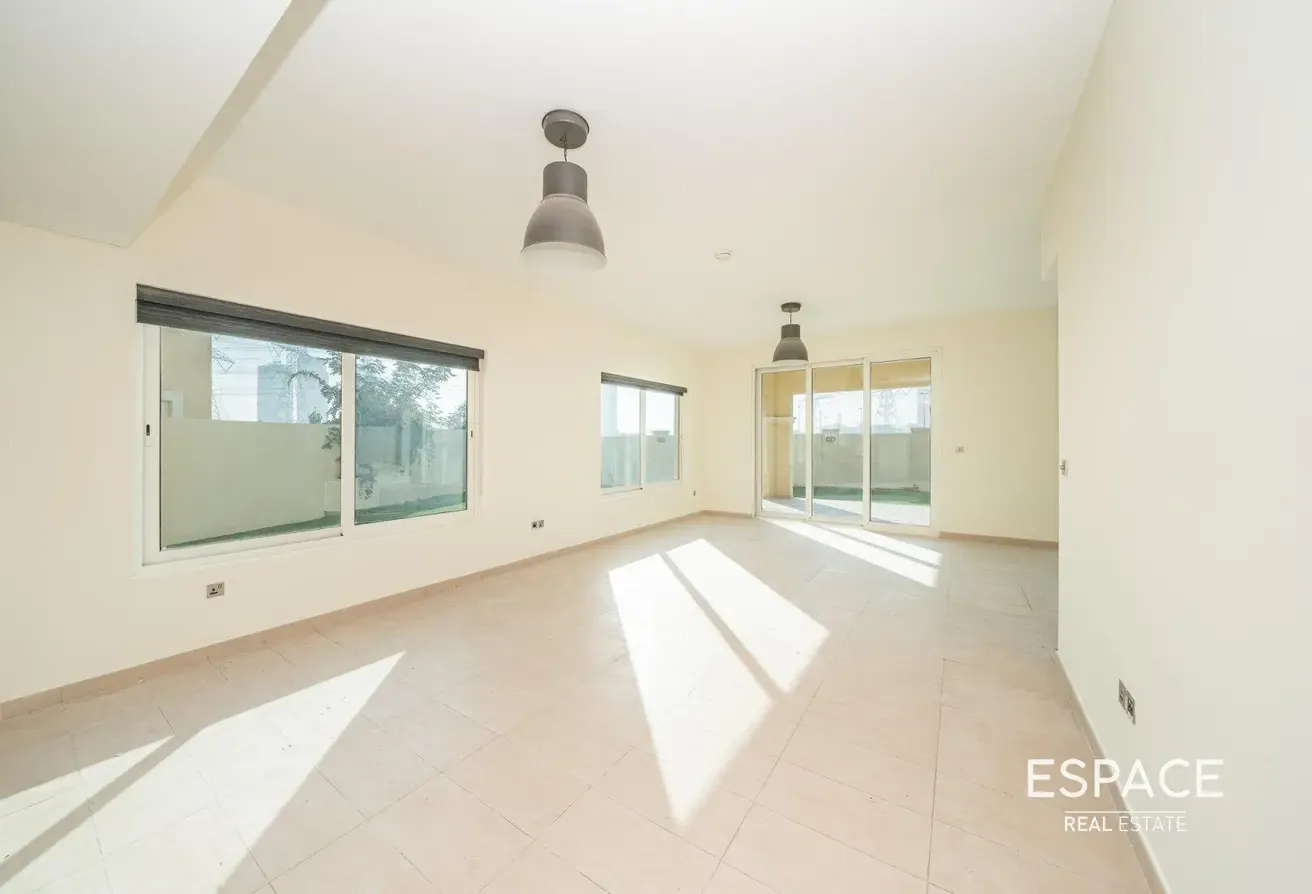 Corner Plot | Single Row | Vacant