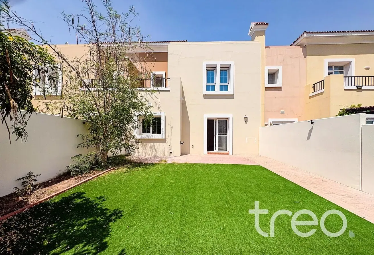 Near Pool and Lake | Landscaped | Vacant now