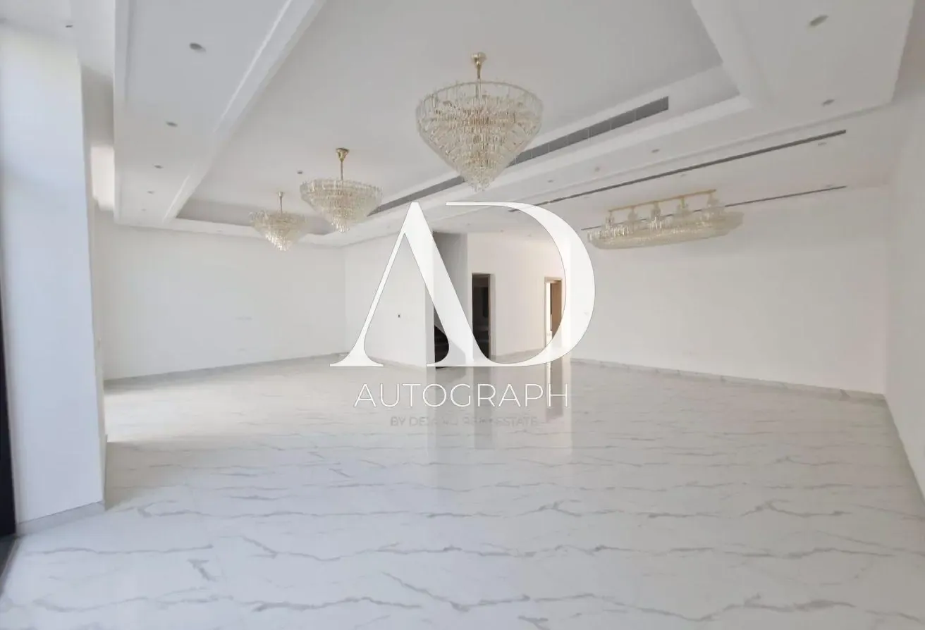 Brand New 6 Bedroom Independent Near the beach