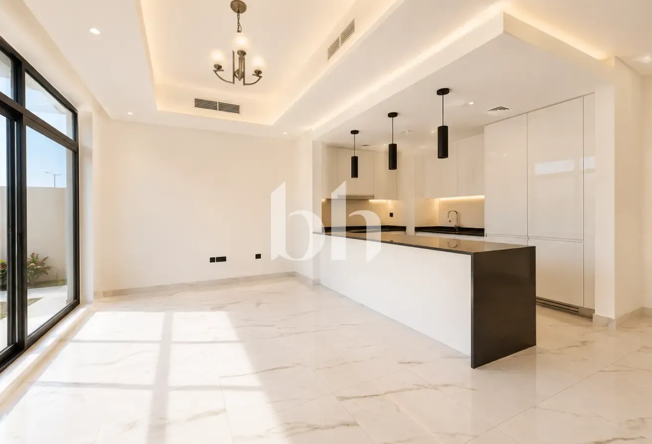 4Bed Corner | Big Living Area | Vacant August