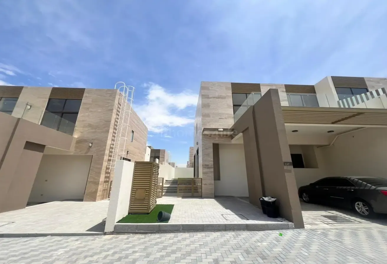 GORGEOUS 4 BED CORNER - LOWEST PRICEE