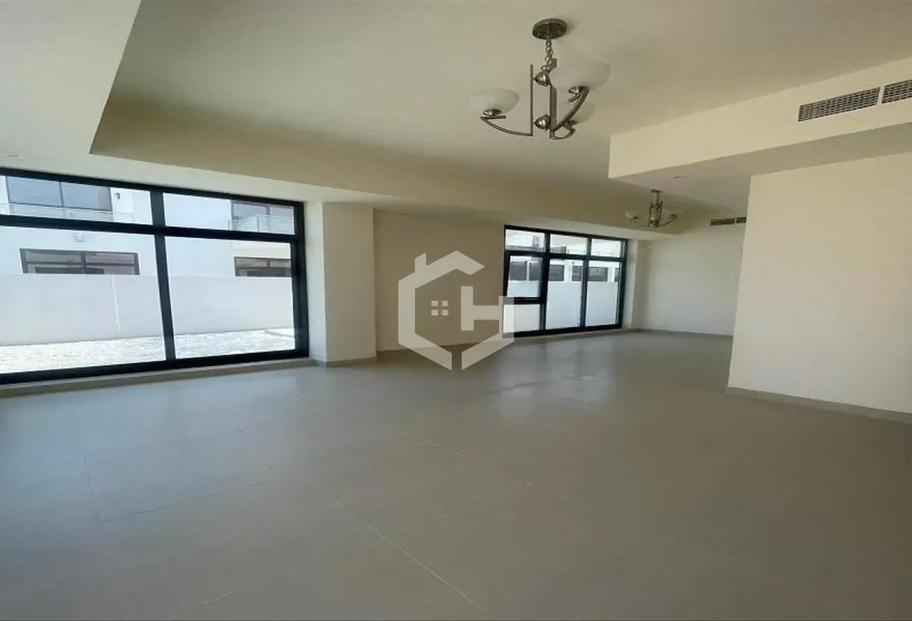 4 BR Corner | Single Row | Near Amenities