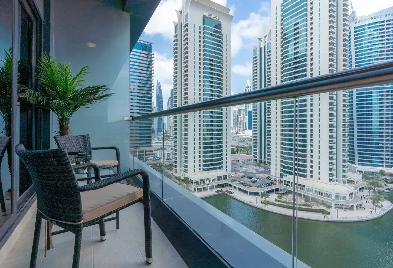 Lux Studio Suite | Lake View