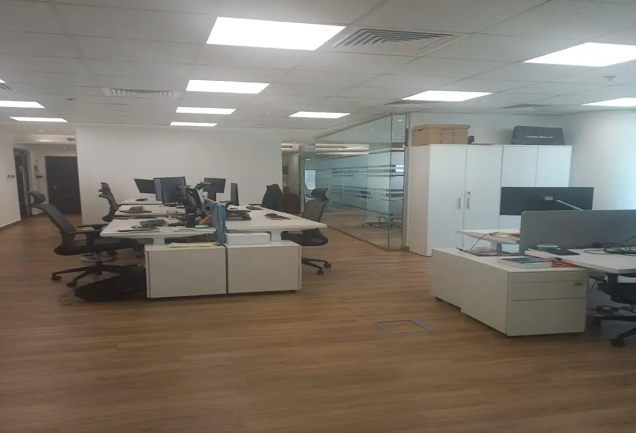 Vacant Furnished office/well -made cabins for sale