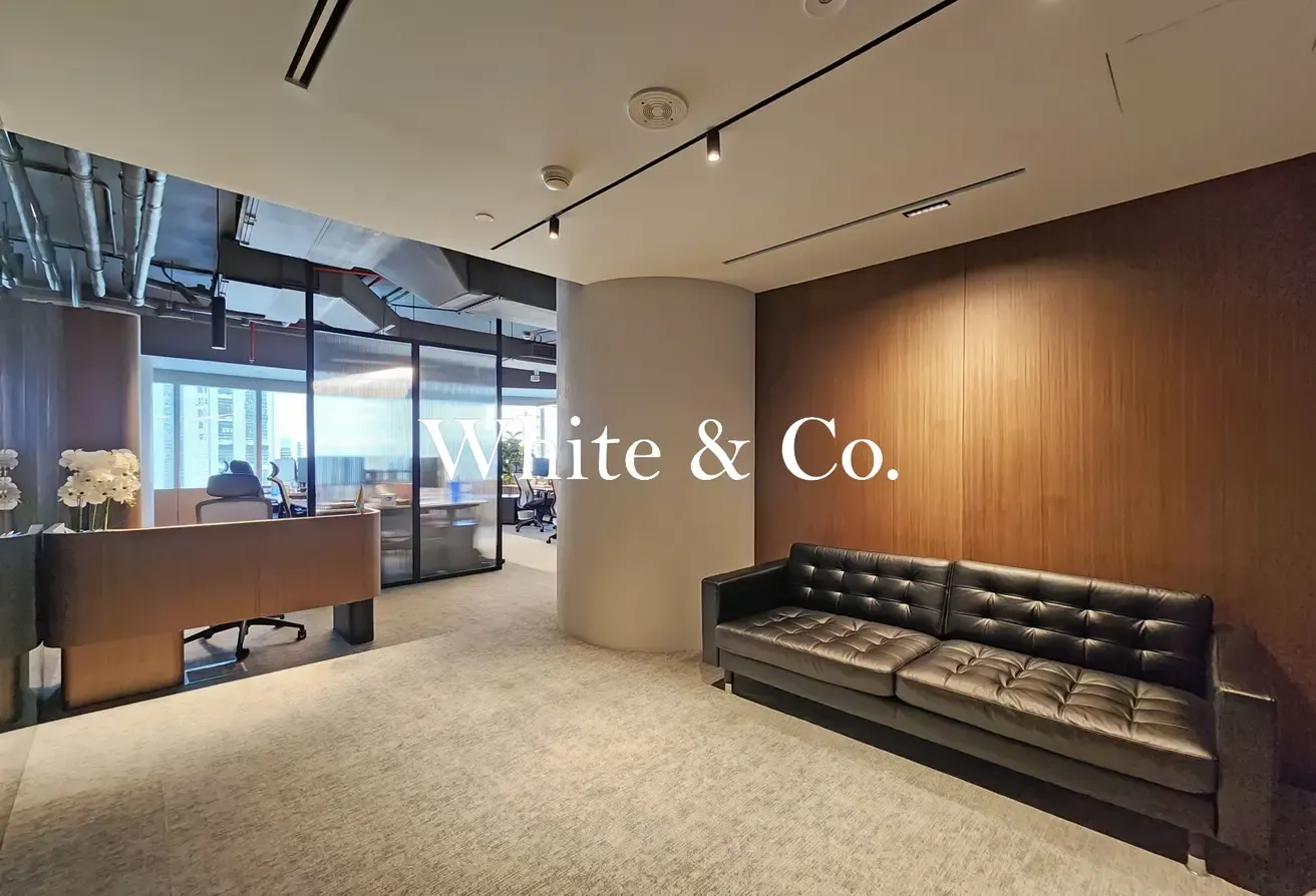 High End Fit Out | 3 Parkings | Vacant
