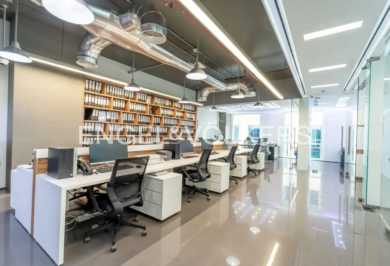 Premium Corner | Bespoke Fit-Out | 5 Parking | VOT