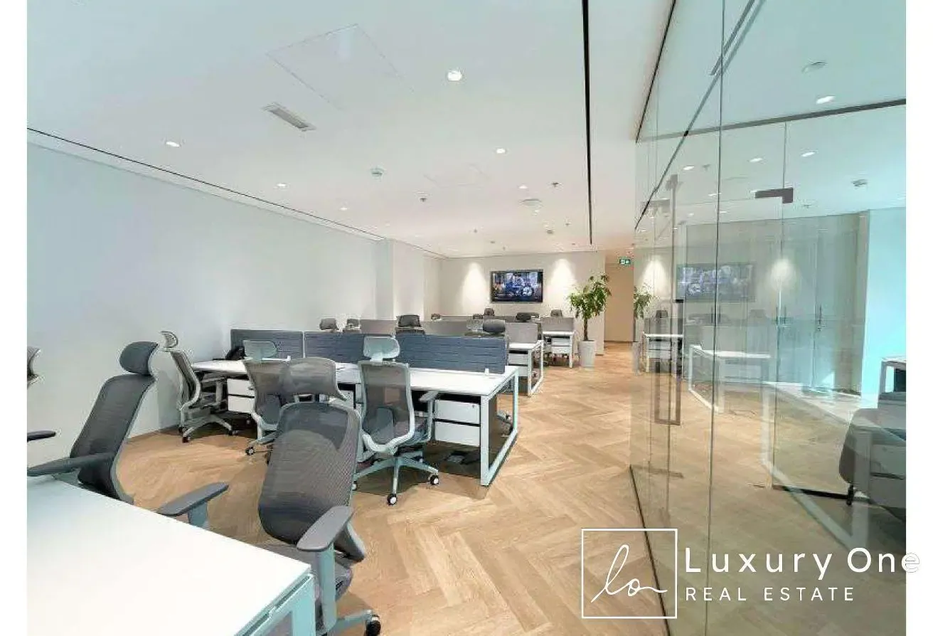 Vacant | Fully Upgraded | Agent on Site| 7 Parking