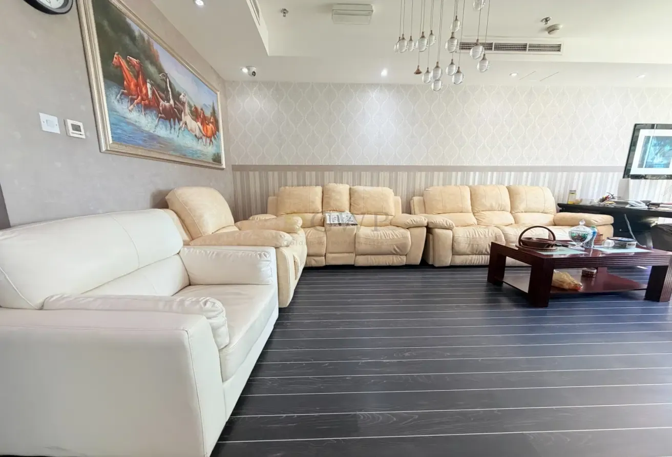 Fully Furnished - 2 Parkings - Vacant - Pool View