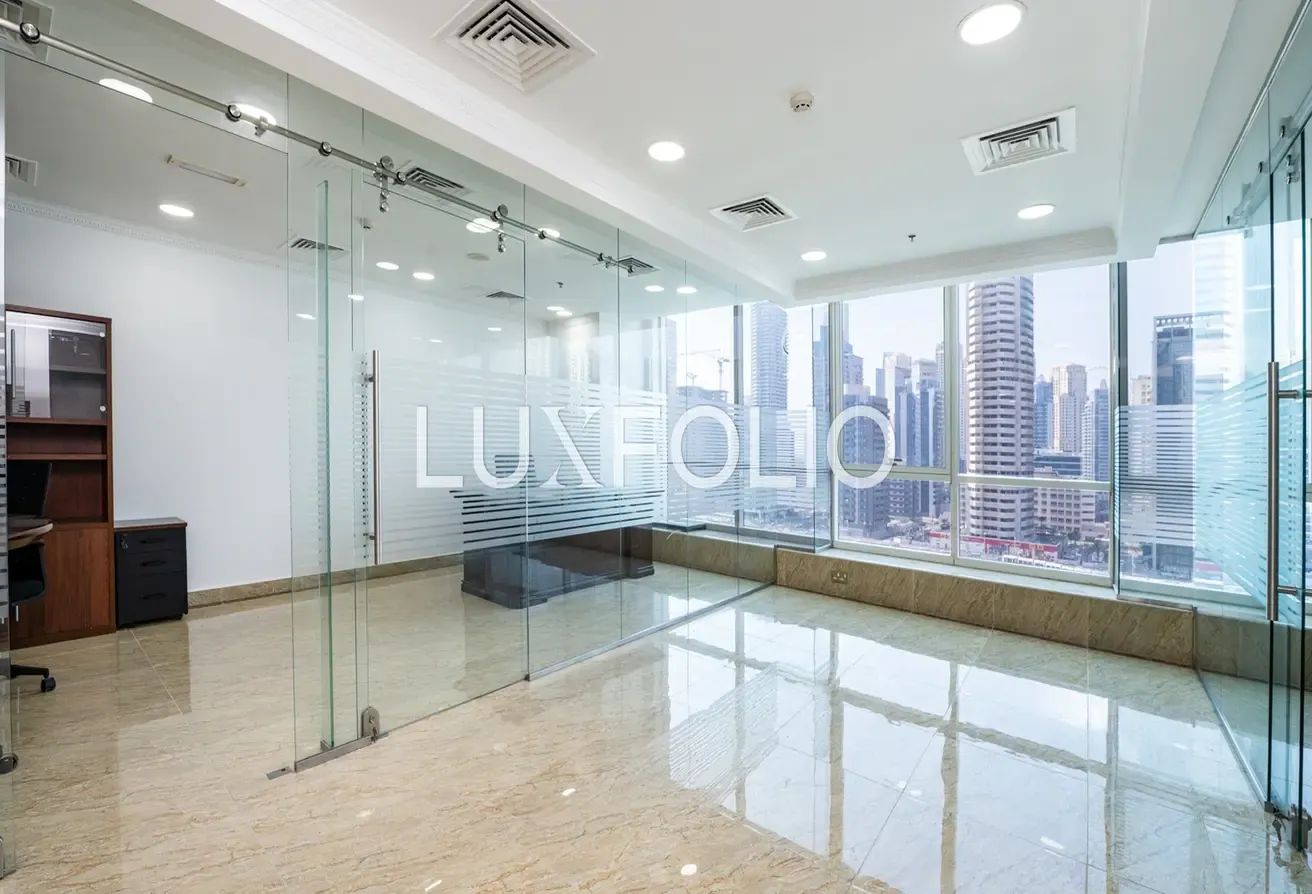 Vacant | Close To Metro | Fully Fitted