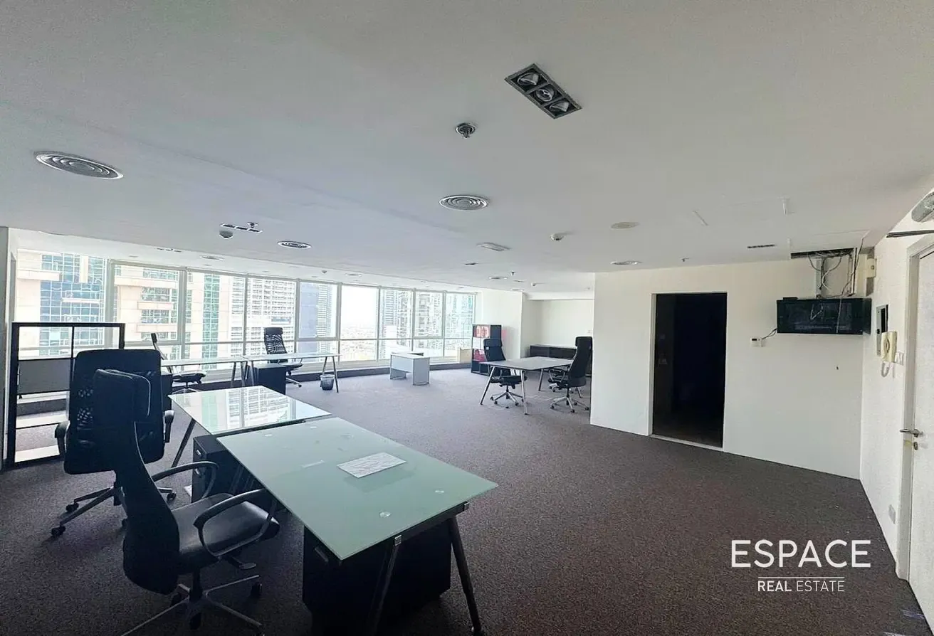 Vacant | Close to Metro | High Floor
