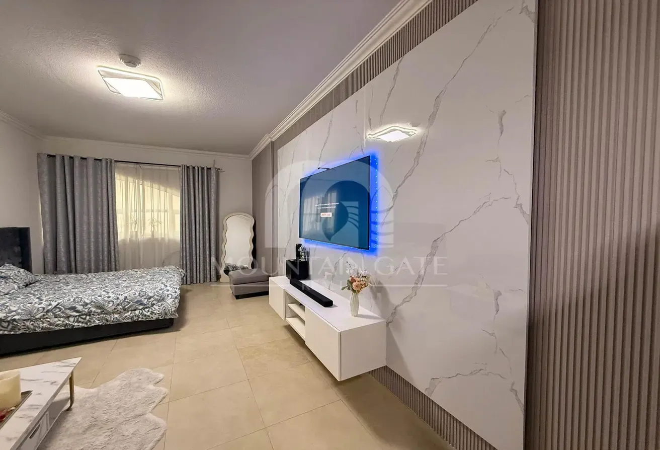 Furnished Rented High Floor Five Hotel View