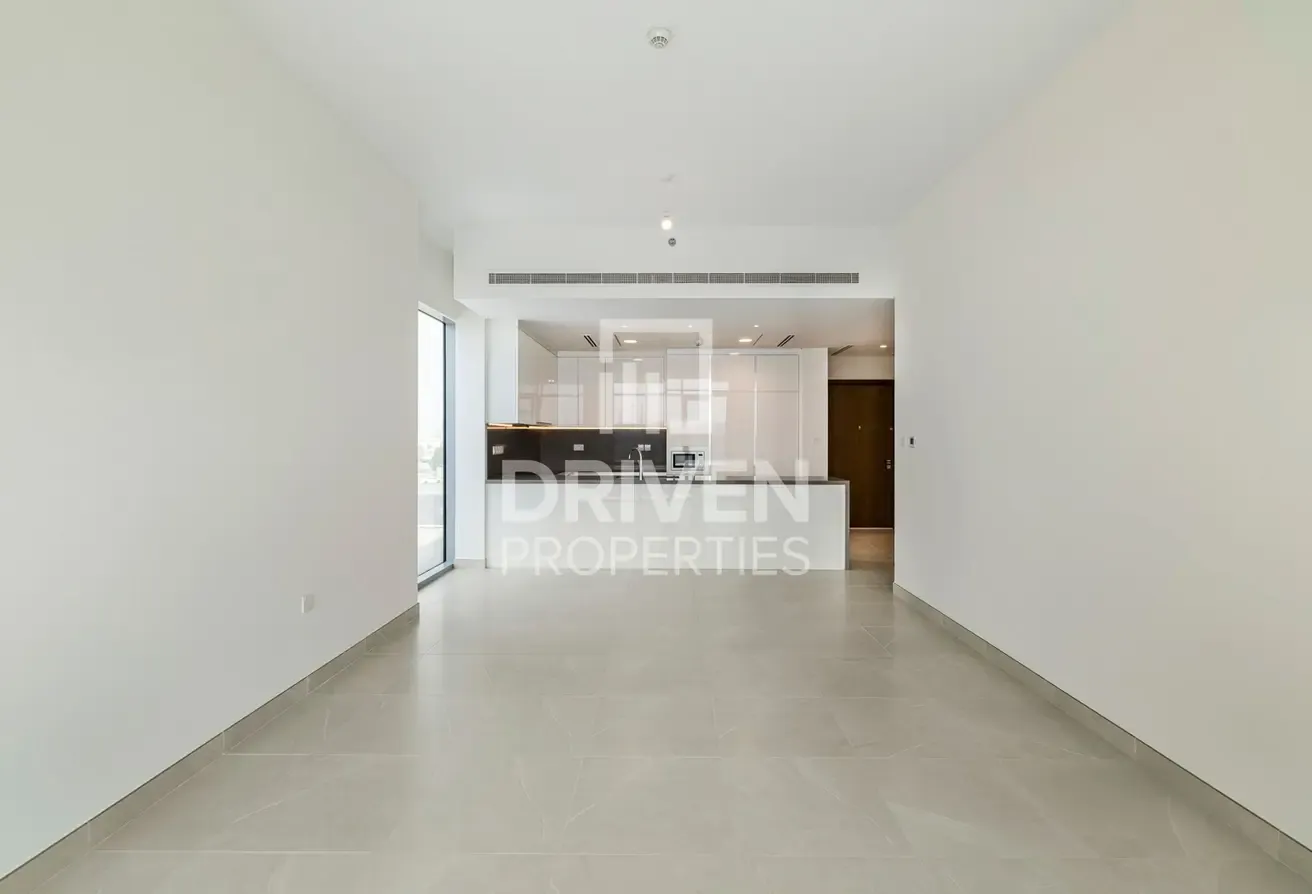 Vacant Apt with Full Canal View | Spacious