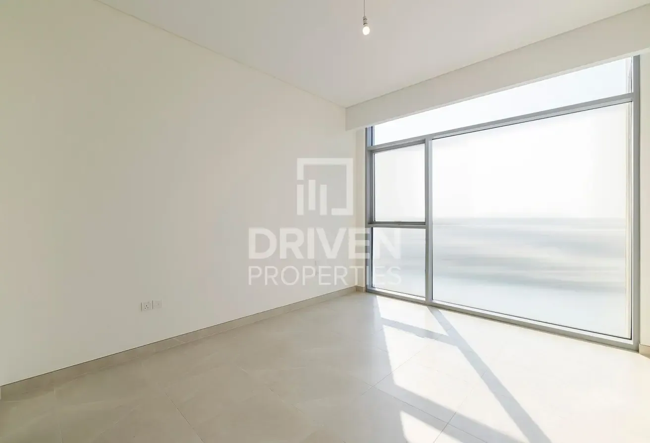 Vacant Apt with Brand New with Pool View