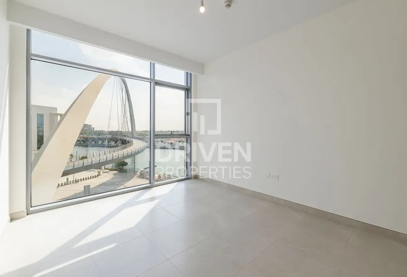 Spacious | Brand New and Vacant | Canal View